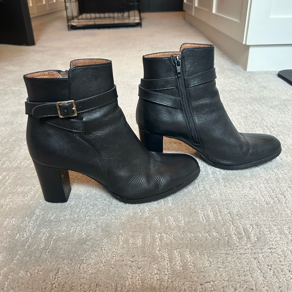 Chic Black Ankle Boots with Buckle Detail
